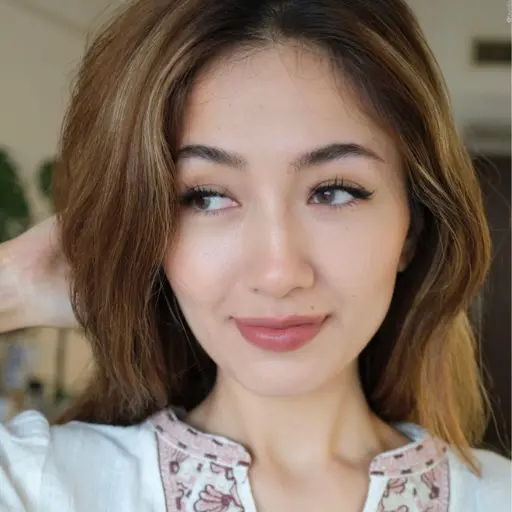 Ina — Community & Editorial